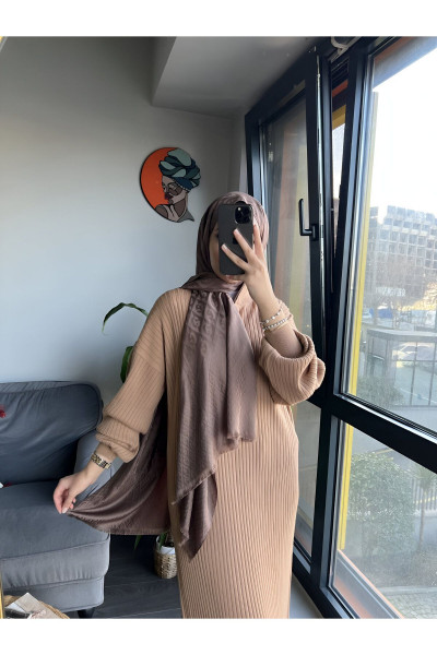 Oversize Bol Kesim Fermuar Yaka Fitilli Triko Tesettür Elbise Oversize Bol Kesim Fermuar Yaka Fitilli Triko Tesettür Elbise
