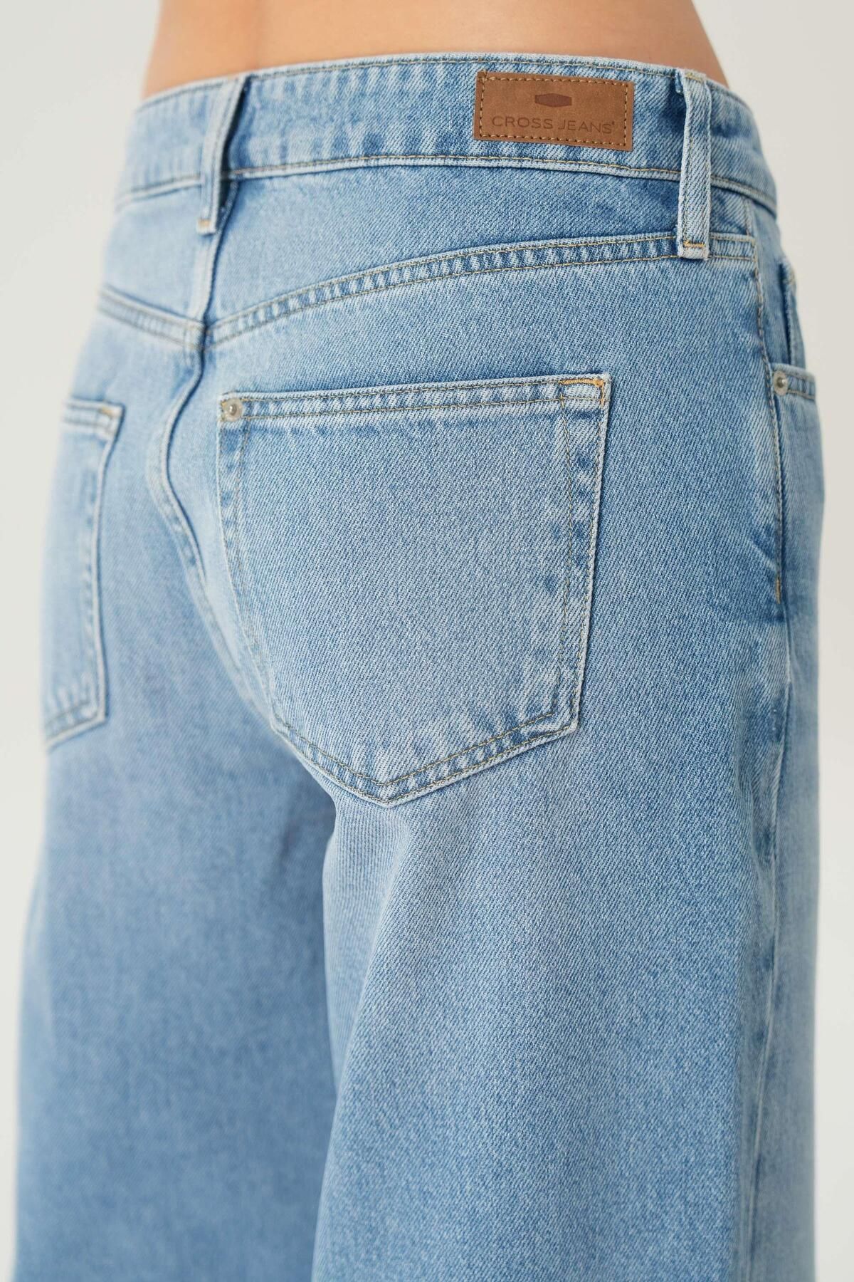 Weslie Açık Mavi Normal Bel Patı Düğmeli Wideleg Jean Pantolon C 4530-207 Weslie Açık Mavi Normal Bel Patı Düğmeli Wideleg Jean Pantolon C 4530-207