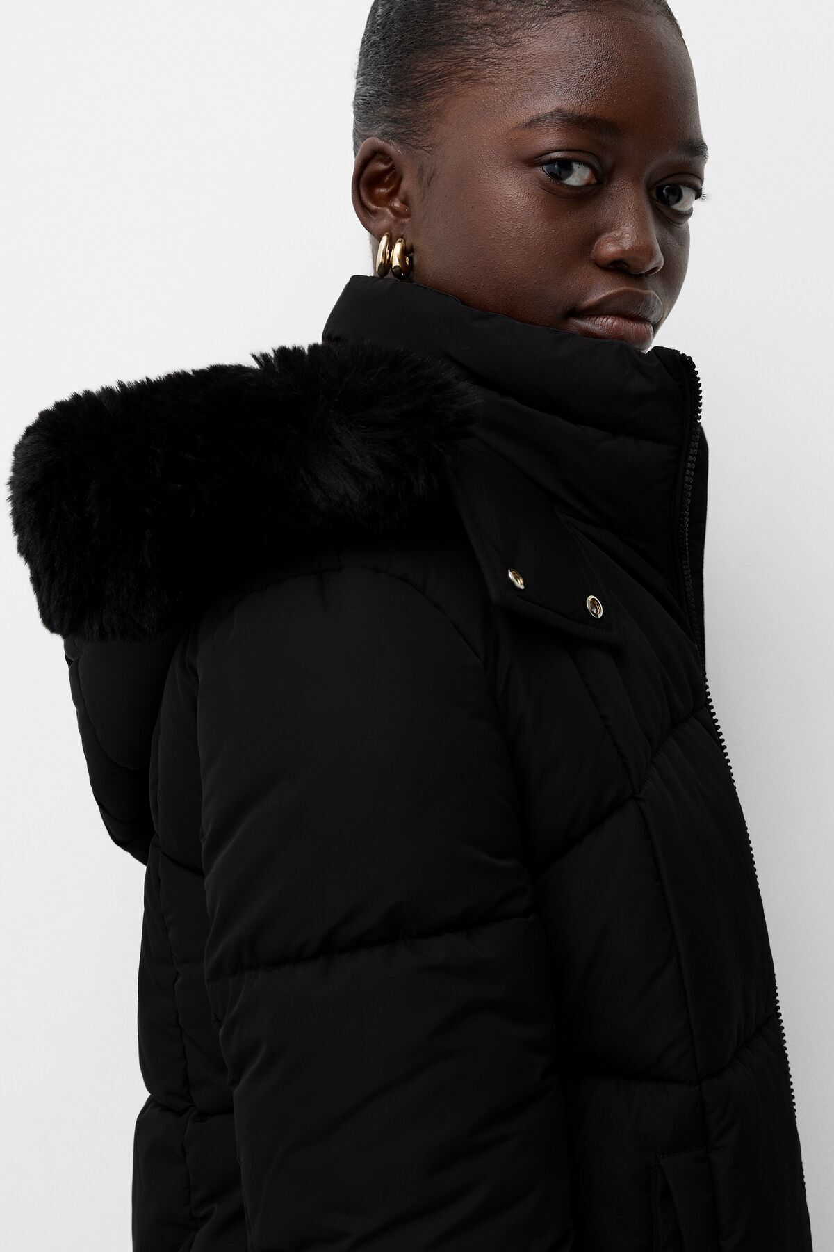 Suni kürk kapüşonlu şişme mont Suni kürk kapüşonlu şişme mont