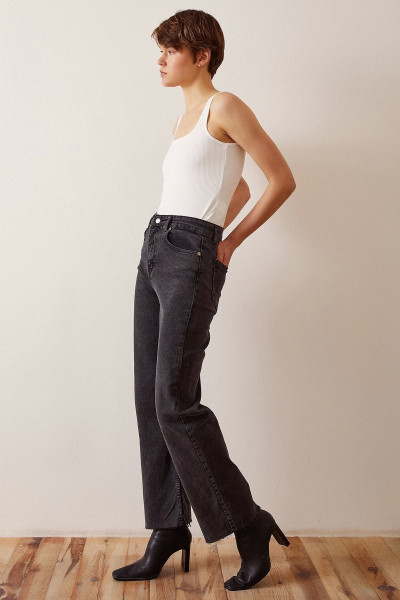 Kesik Paça Yüksek Bel Jean Kesik Paça Yüksek Bel Jean