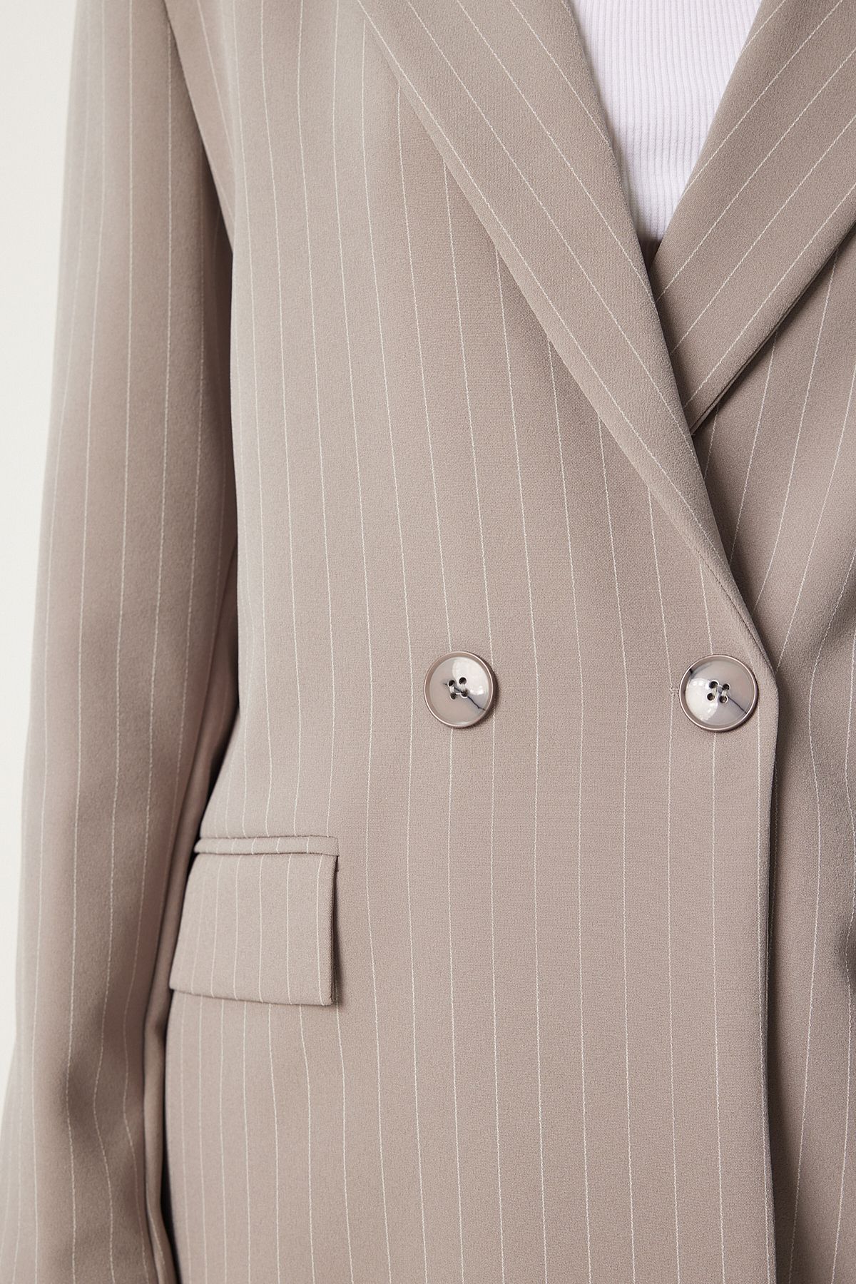 Kadın Vizon İnce Çizgili Oversize Kruvaze Ceket TO00152 Kadın Vizon İnce Çizgili Oversize Kruvaze Ceket TO00152