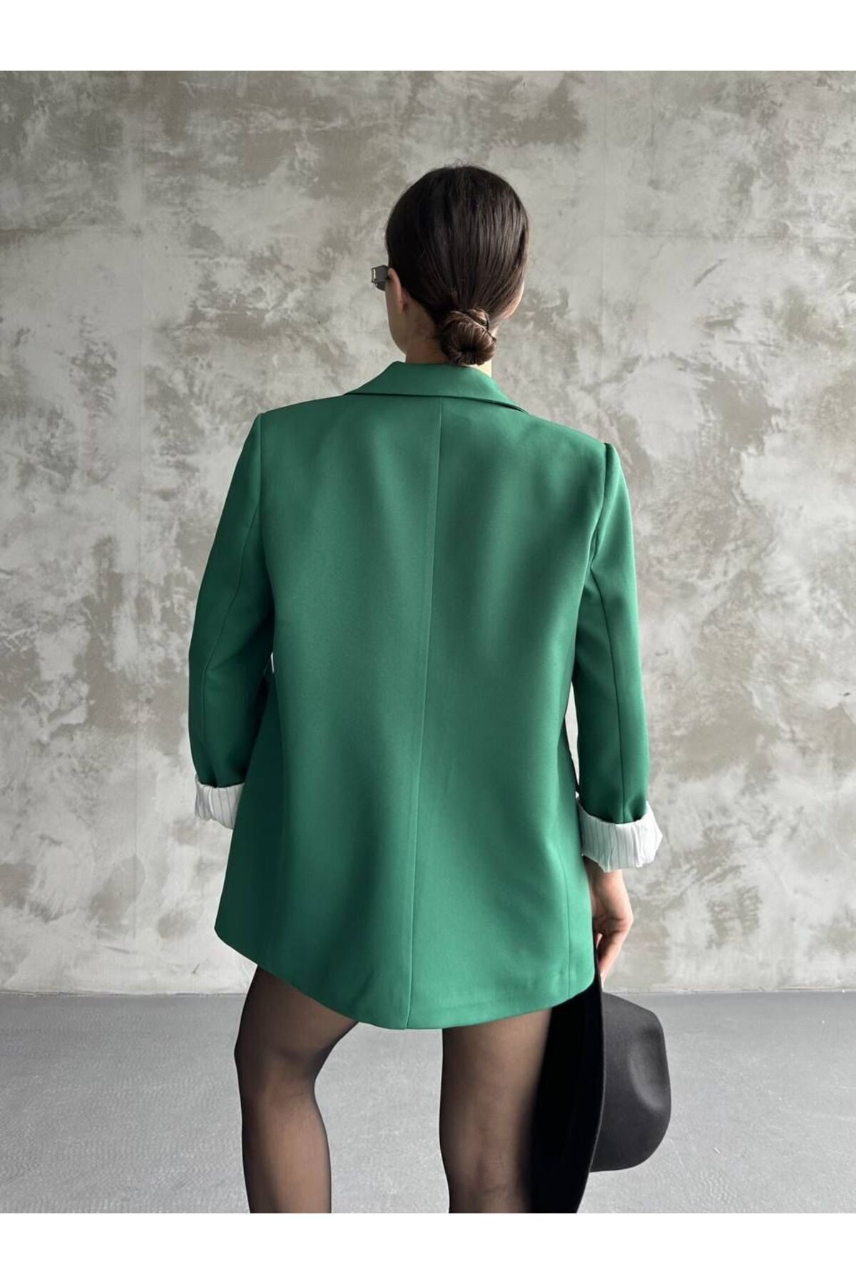 Kadın yeşil astarlı blazer ceket kol içi çizgili katlama detaylı Kadın yeşil astarlı blazer ceket kol içi çizgili katlama detaylı