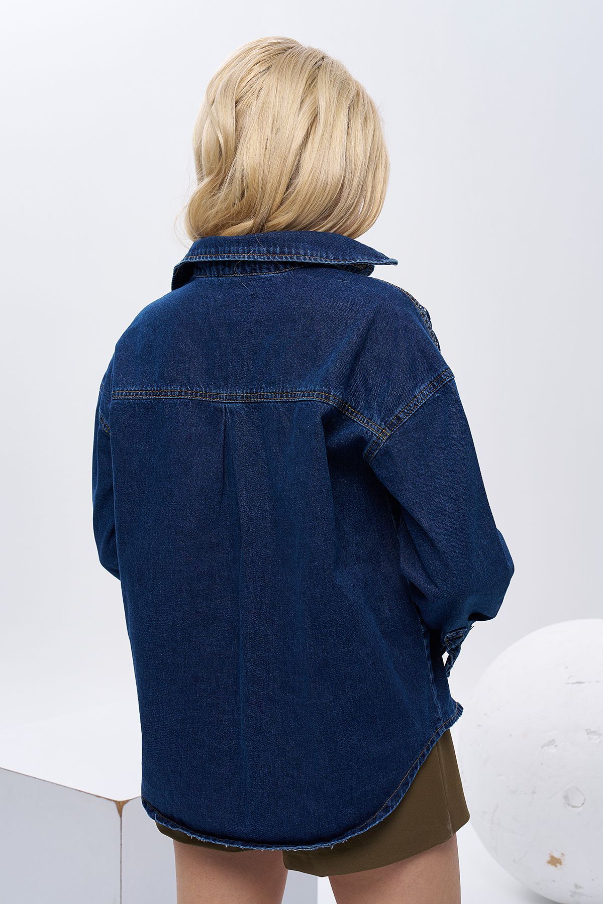 Taş Detaylı Oversize Jean Ceket, Kot Gömlek, Bol Kalıp Kot Ceket. Trend Taş Detaylı Oversize Jean Ceket, Kot Gömlek, Bol Kalıp Kot Ceket. Trend