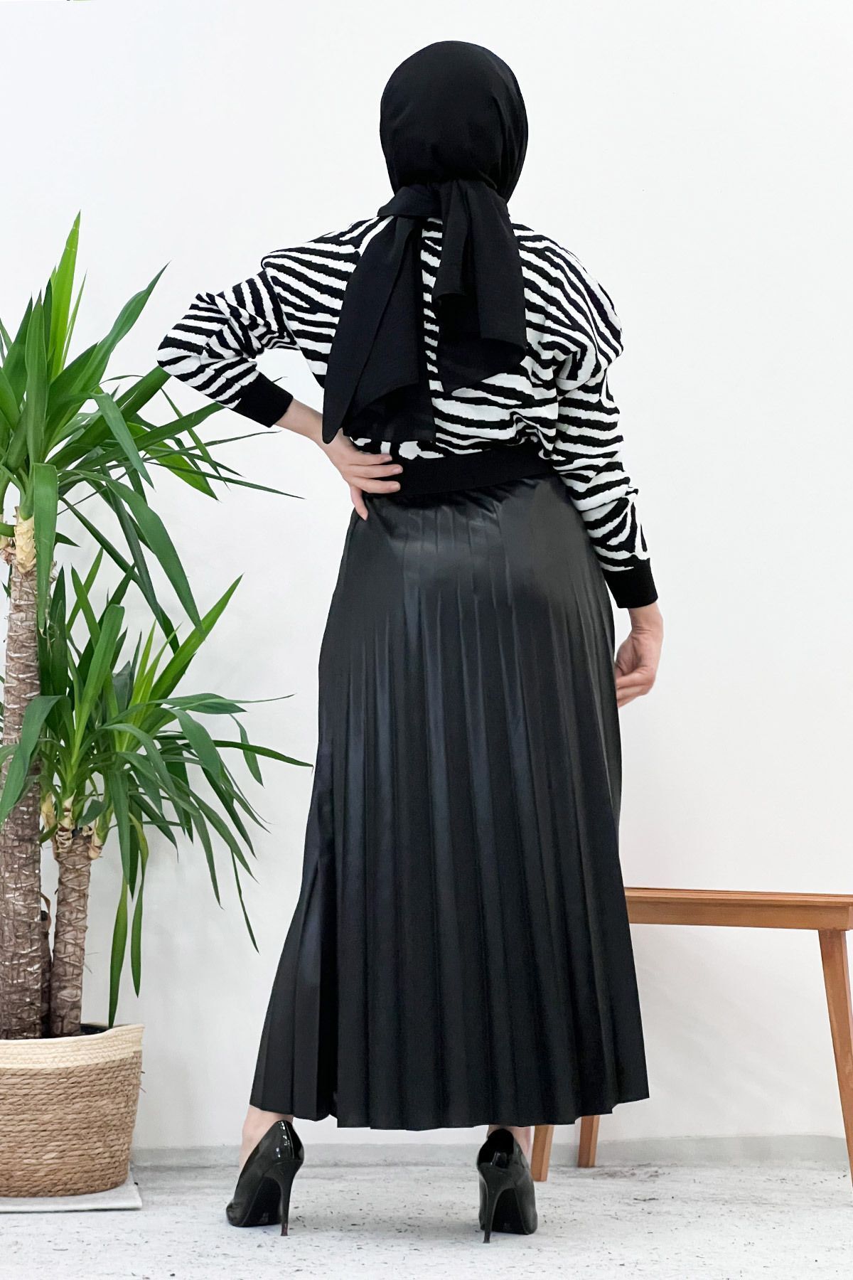 Piliseli Etek Tsd221001 Siyah Piliseli Etek Tsd221001 Siyah