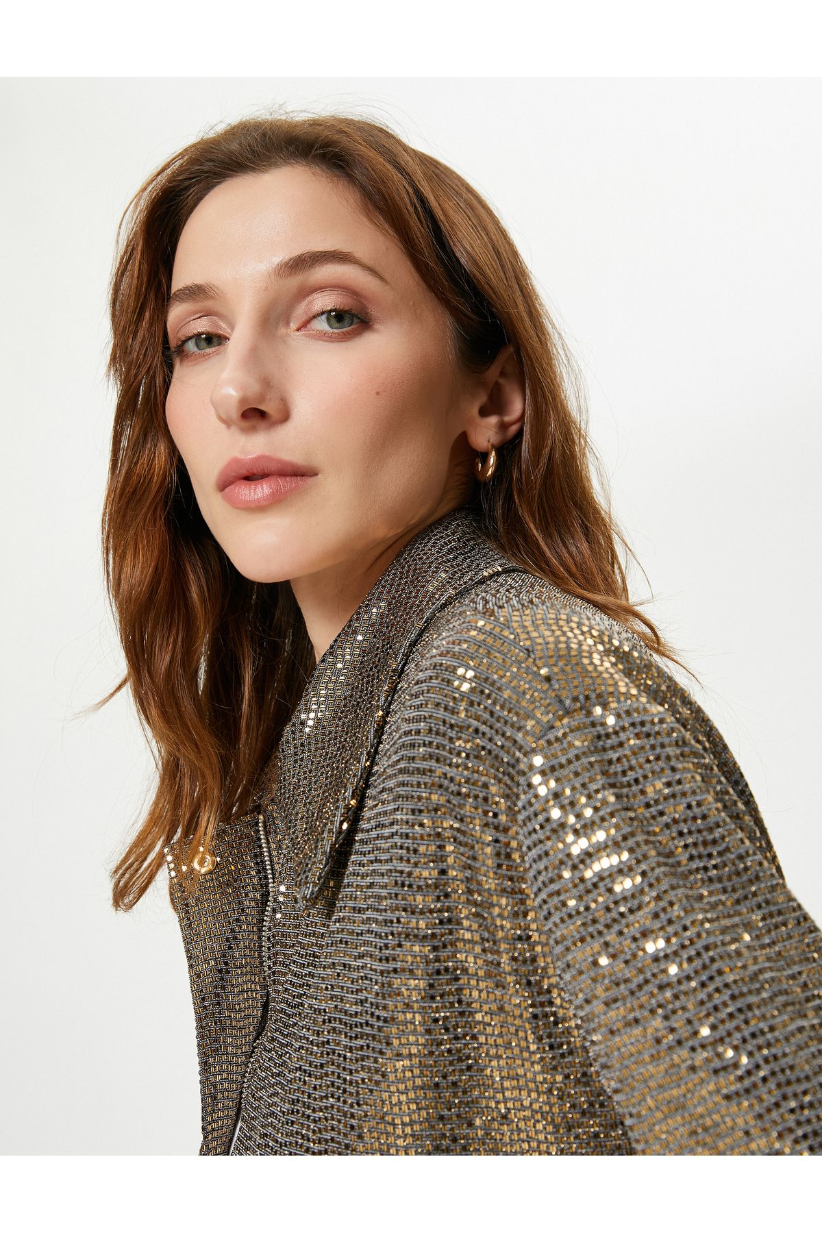 Tuba Ünsal X - Payetli Bomber Ceket Metalik Parlak Tuba Ünsal X - Payetli Bomber Ceket Metalik Parlak