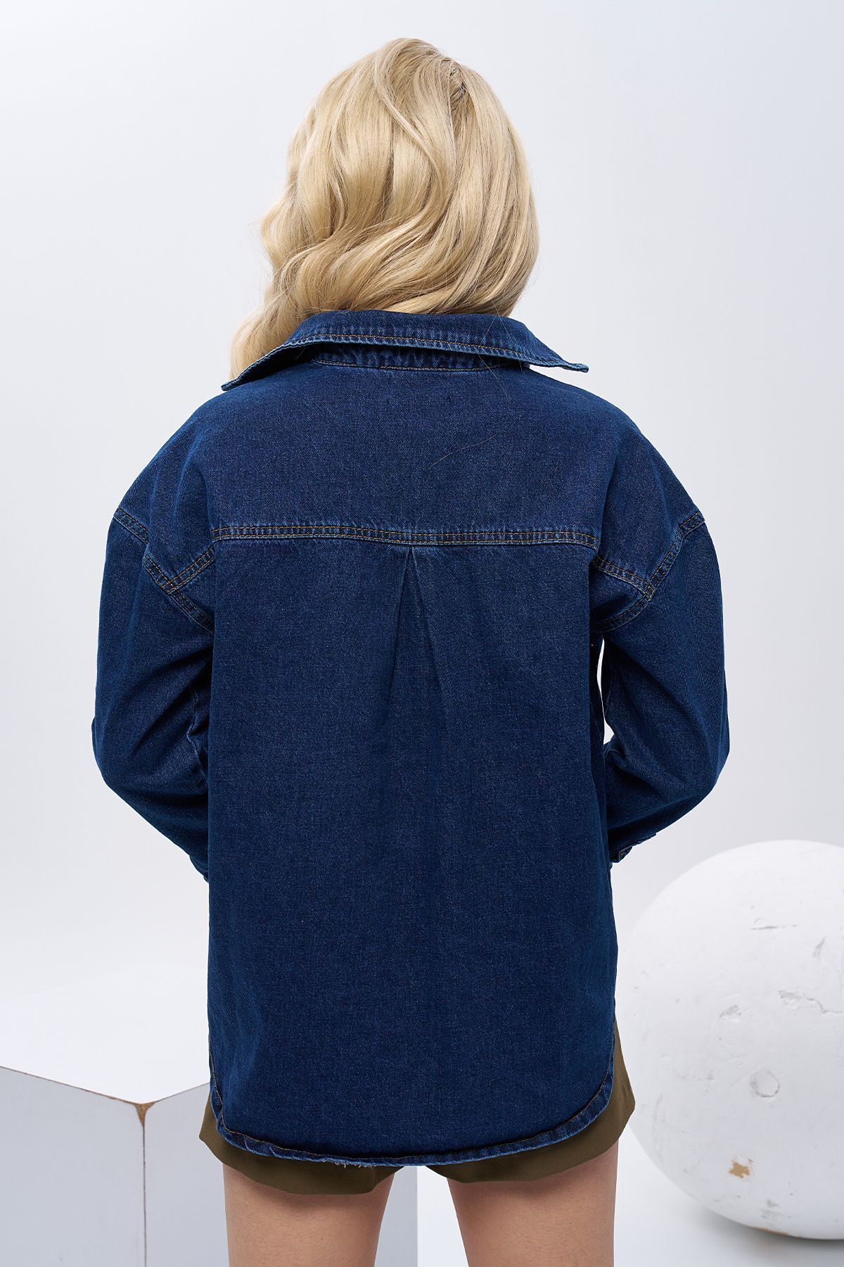 Taş Detaylı Oversize Jean Ceket, Kot Gömlek, Bol Kalıp Kot Ceket. Trend Taş Detaylı Oversize Jean Ceket, Kot Gömlek, Bol Kalıp Kot Ceket. Trend