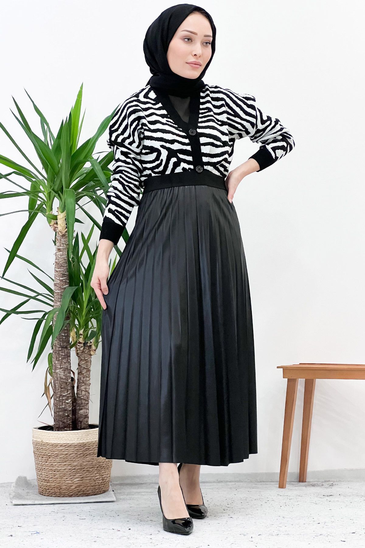 Piliseli Etek Tsd221001 Siyah Piliseli Etek Tsd221001 Siyah