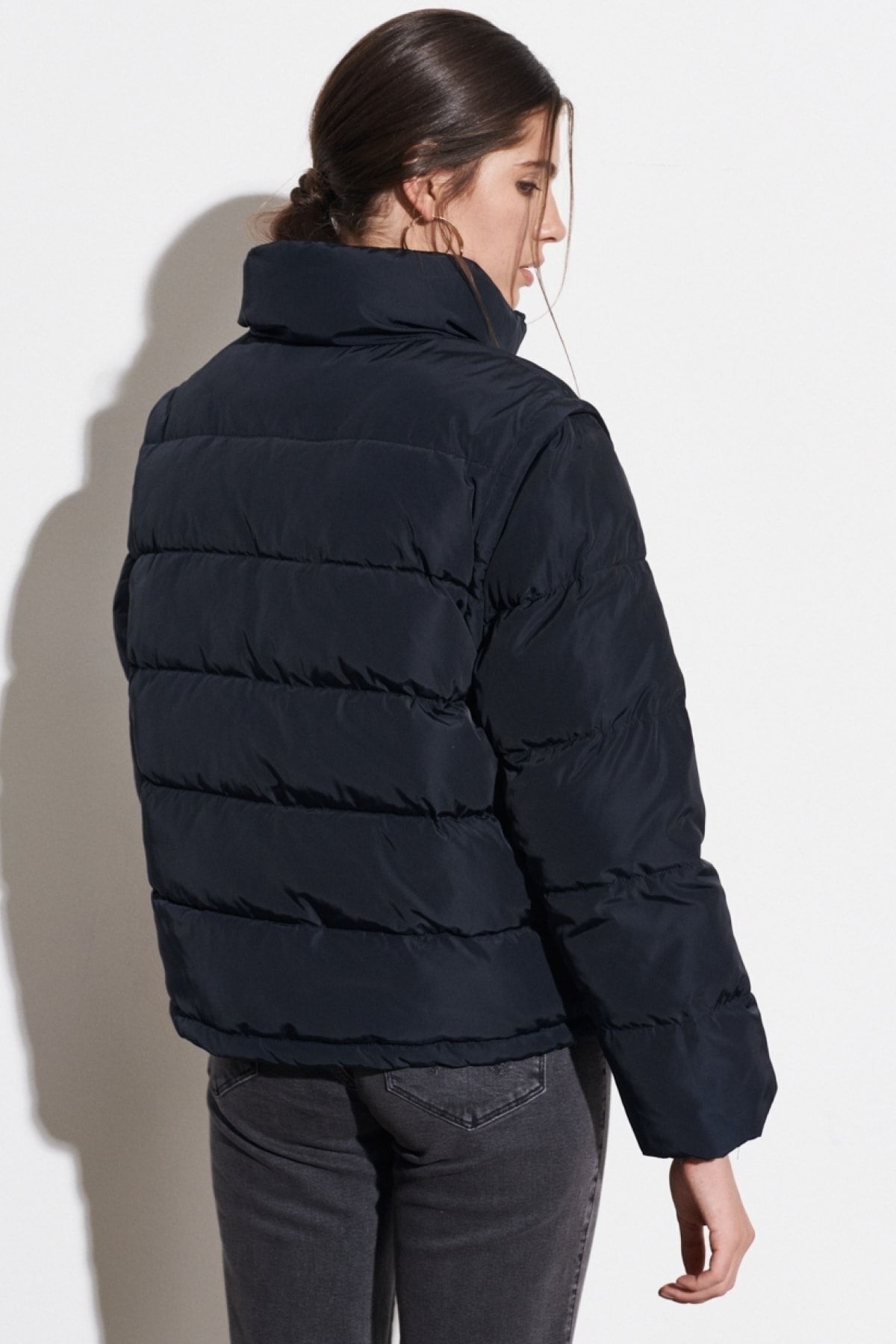 Regular Fit Bisiklet Yaka Kolları Çıkabilen Siyah Şişme Mont Regular Fit Bisiklet Yaka Kolları Çıkabilen Siyah Şişme Mont