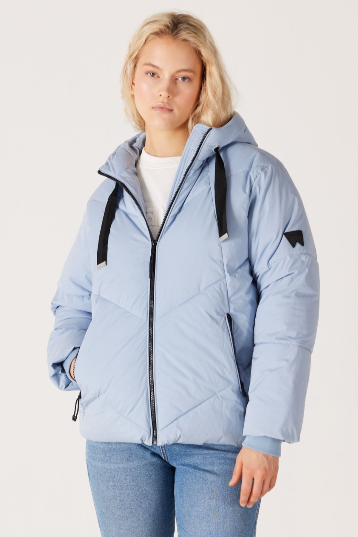 Loose Fit Rahat Kesim Kapüşonlu Açık Mavi Şişme Mont Loose Fit Rahat Kesim Kapüşonlu Açık Mavi Şişme Mont