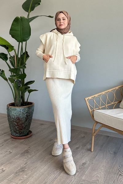 Kapüşonlu Elbiseli Ekru Triko Takım Kapüşonlu Elbiseli Ekru Triko Takım
