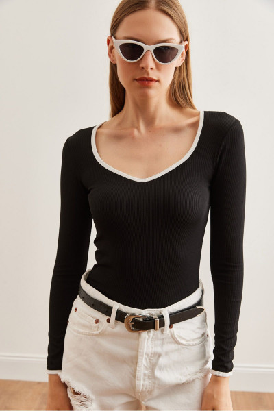 Kadın Siyah Havuz Yaka Şeritli Esnek Bluz BLZ-19002714