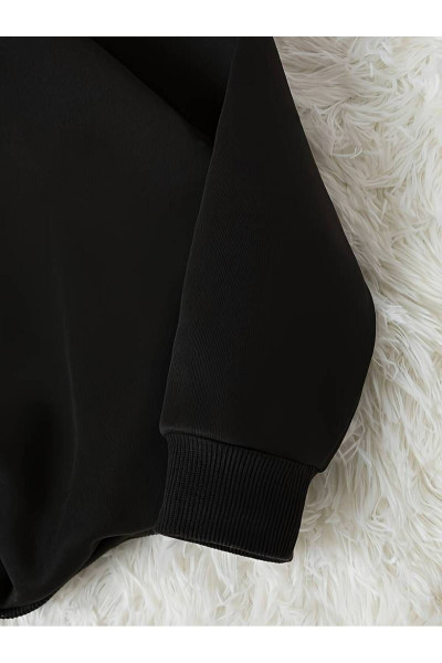 Kalp Baskılı Bisiklet Yaka Sweatshirt Kalp Baskılı Bisiklet Yaka Sweatshirt