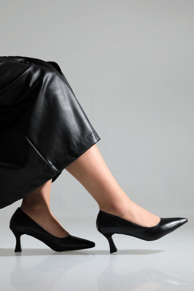 Rahat Ve Şık 5 Cm Kadeh Topuklu Ayakkabı Siyah Kadın Stiletto Alya Rahat Ve Şık 5 Cm Kadeh Topuklu Ayakkabı Siyah Kadın Stiletto Alya