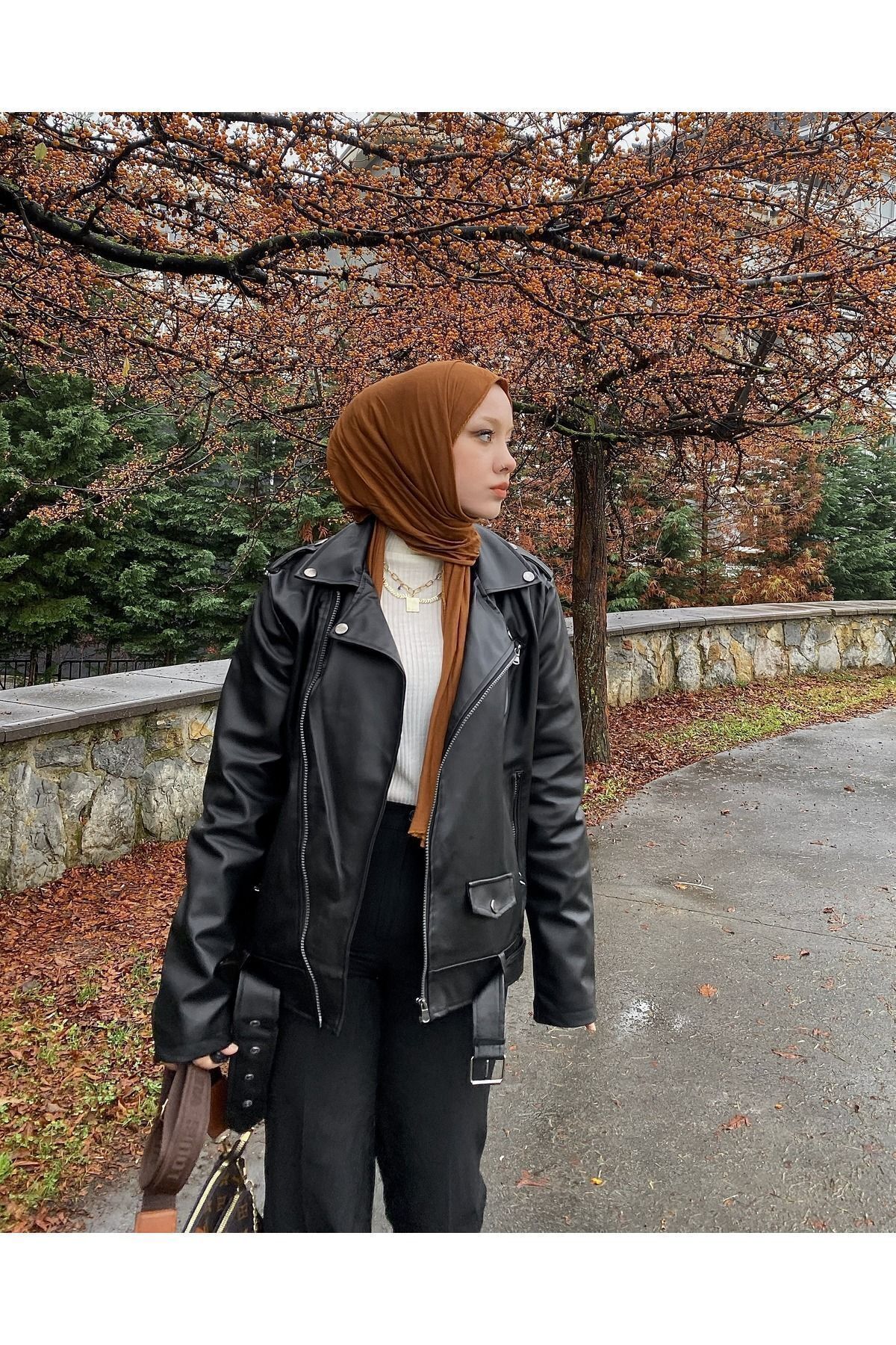 Kadın Siyah Oversize Içi Kürklü Kemerli Biker Deri Ceket Kadın Siyah Oversize Içi Kürklü Kemerli Biker Deri Ceket
