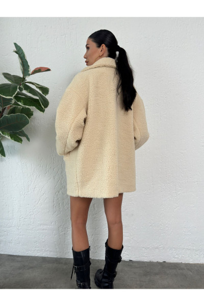 Kruvaze Yaka Çift Cepli Kapamasız Oversize Bej Kadın Peluş Ceket Kruvaze Yaka Çift Cepli Kapamasız Oversize Bej Kadın Peluş Ceket