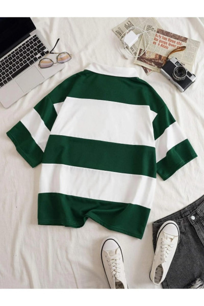 Kadın Yeşil Çizgili NY Baskılı Fermuarlı Polo Yaka Oversize T-shirt Kadın Yeşil Çizgili NY Baskılı Fermuarlı Polo Yaka Oversize T-shirt