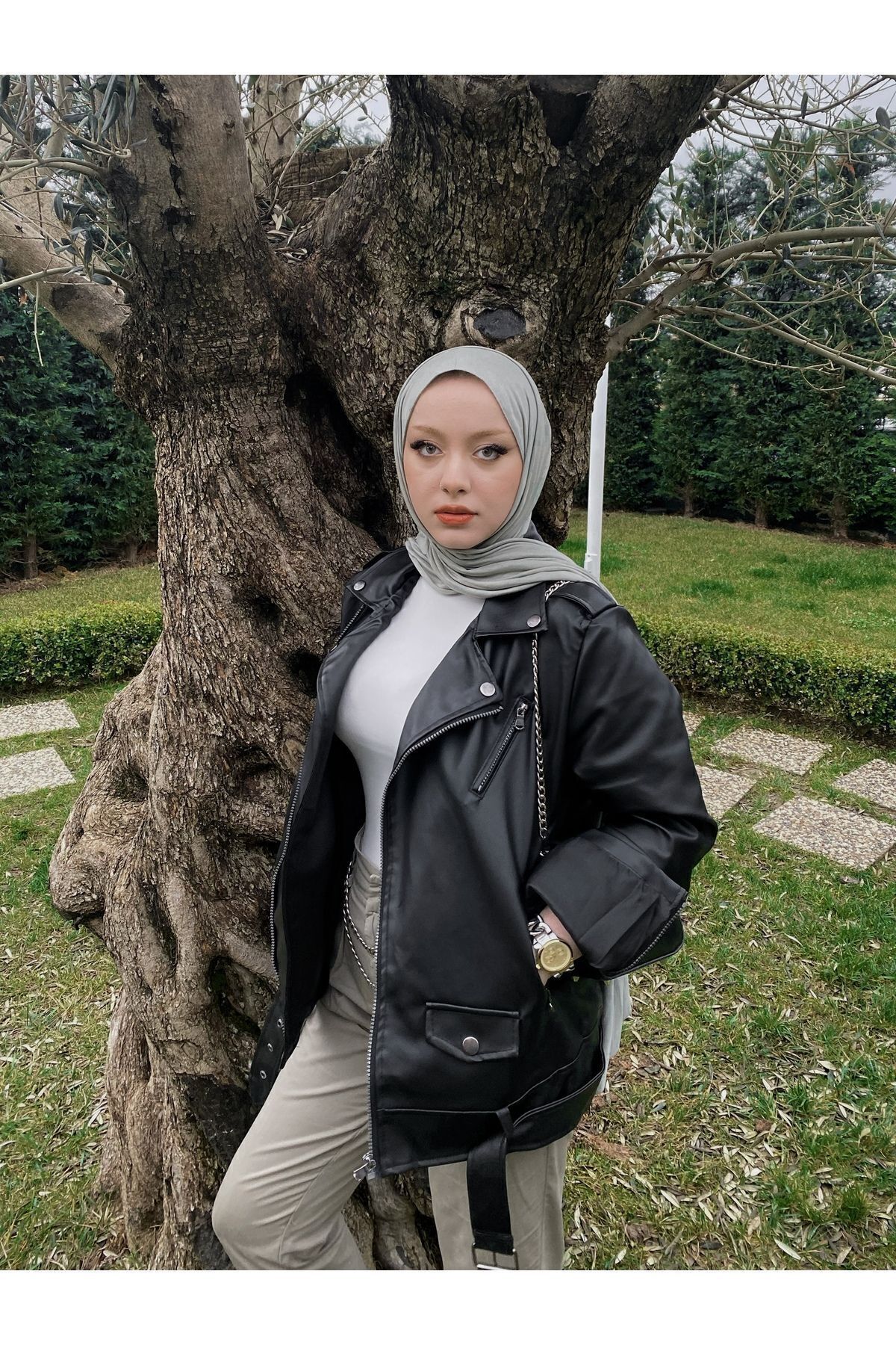 Kadın Siyah Oversize Içi Kürklü Kemerli Biker Deri Ceket Kadın Siyah Oversize Içi Kürklü Kemerli Biker Deri Ceket