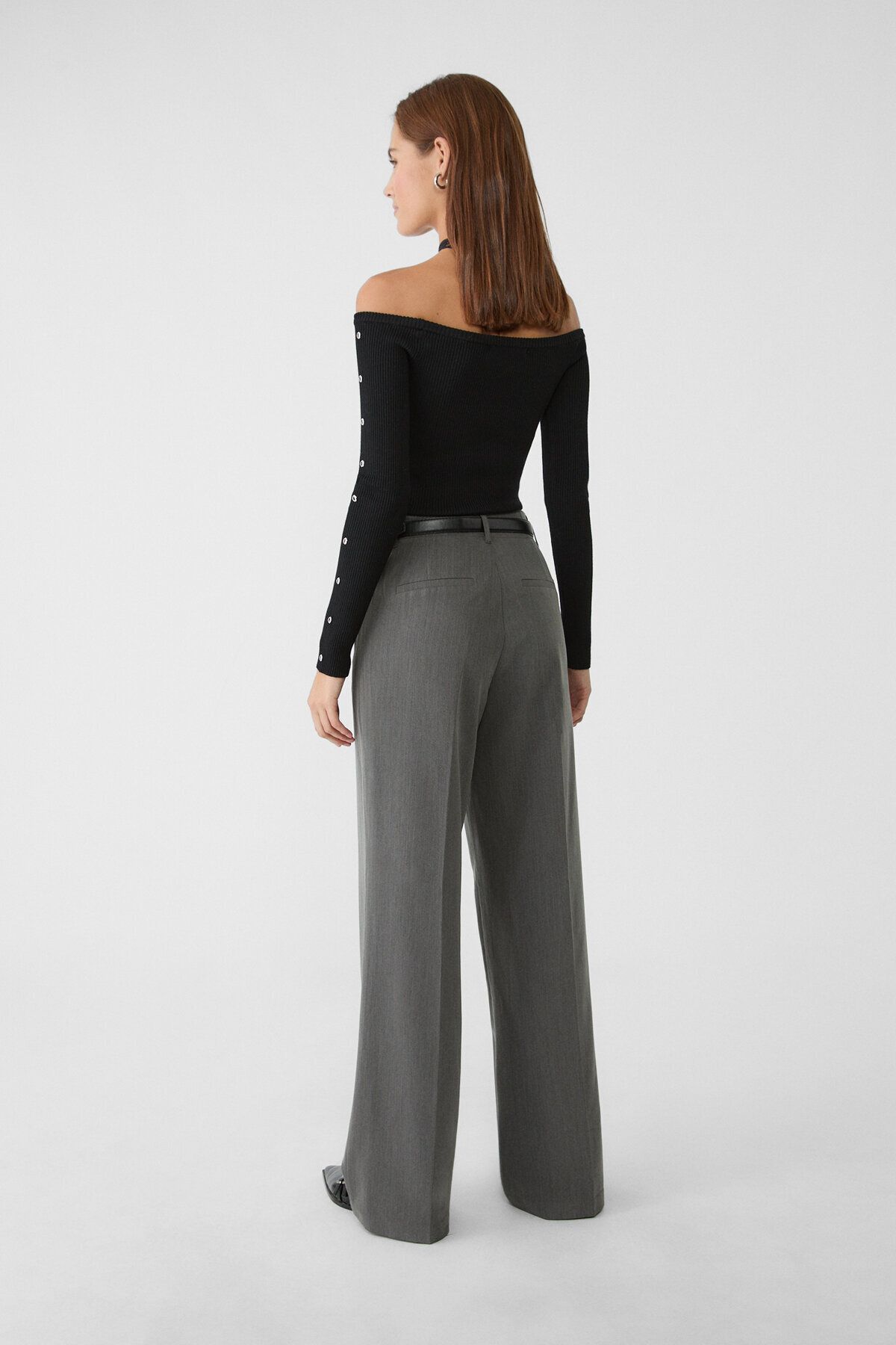 Kemerli ve dökümlü straight fit kumaş pantolon Kemerli ve dökümlü straight fit kumaş pantolon
