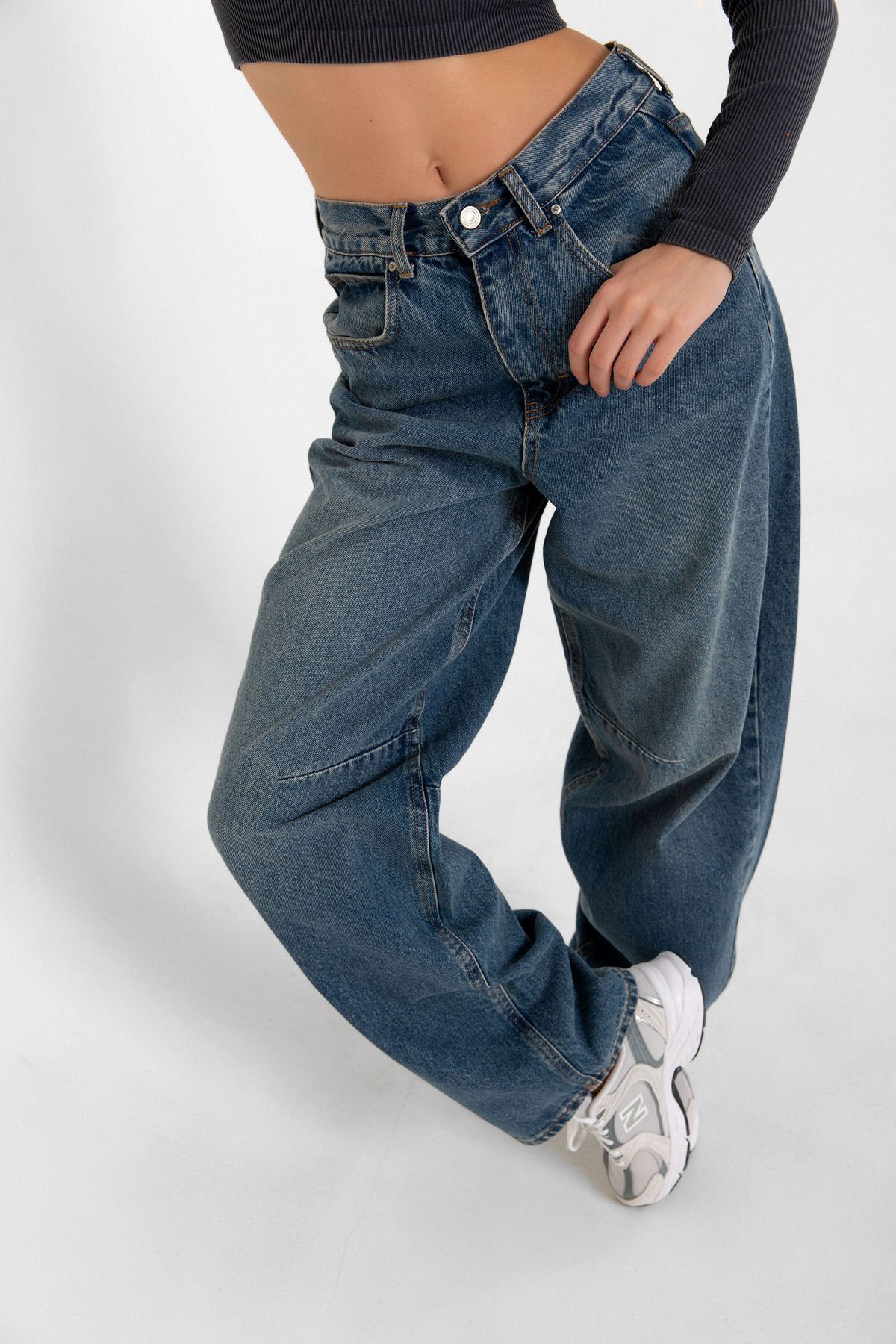 VANE'S Toka Detaylı Bol Kesim Geniş Paça Rahat Baggy Jean Kot Salaş Kadın Pantolon VANE'S Toka Detaylı Bol Kesim Geniş Paça Rahat Baggy Jean Kot Salaş Kadın Pantolon