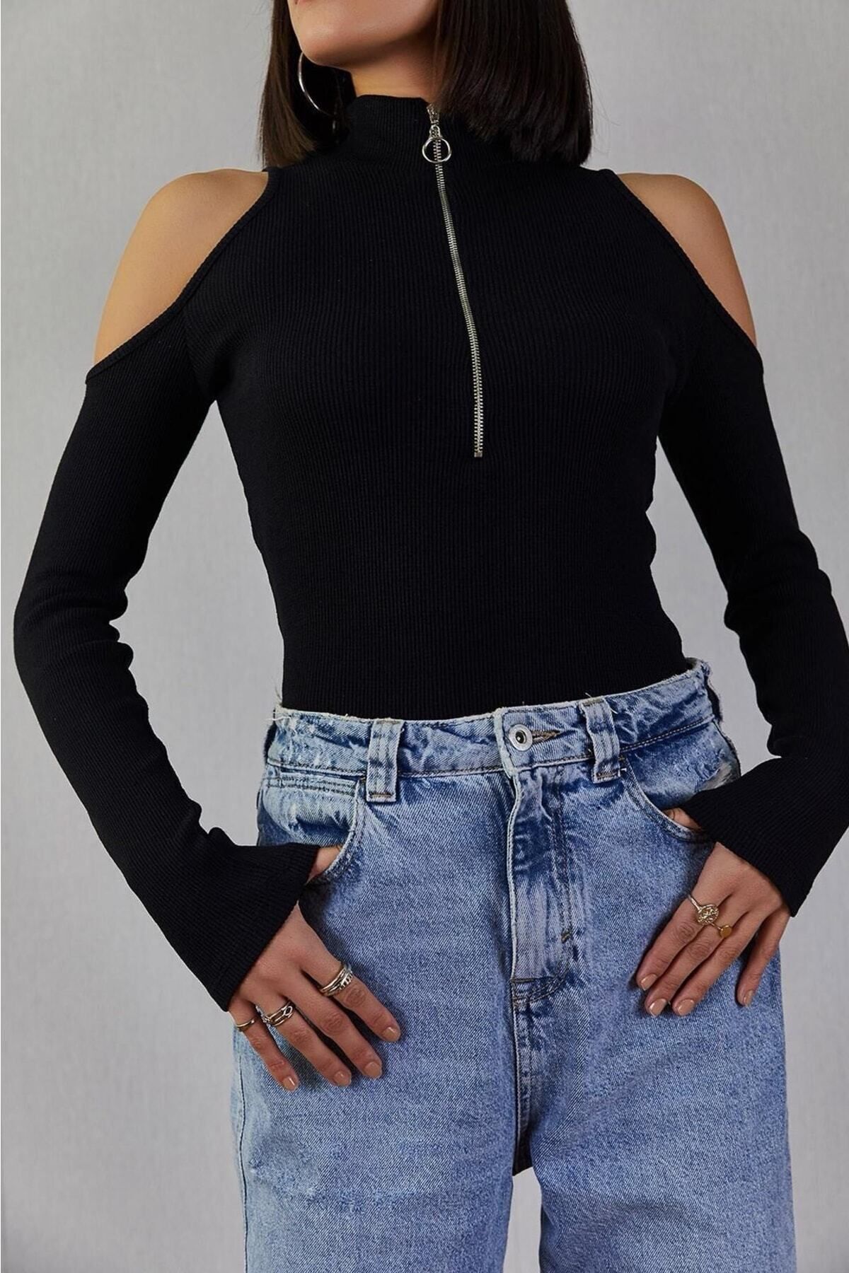 Omuz Detaylı Fermuarlı Fitilli Esnek Bluz Omuz Detaylı Fermuarlı Fitilli Esnek Bluz