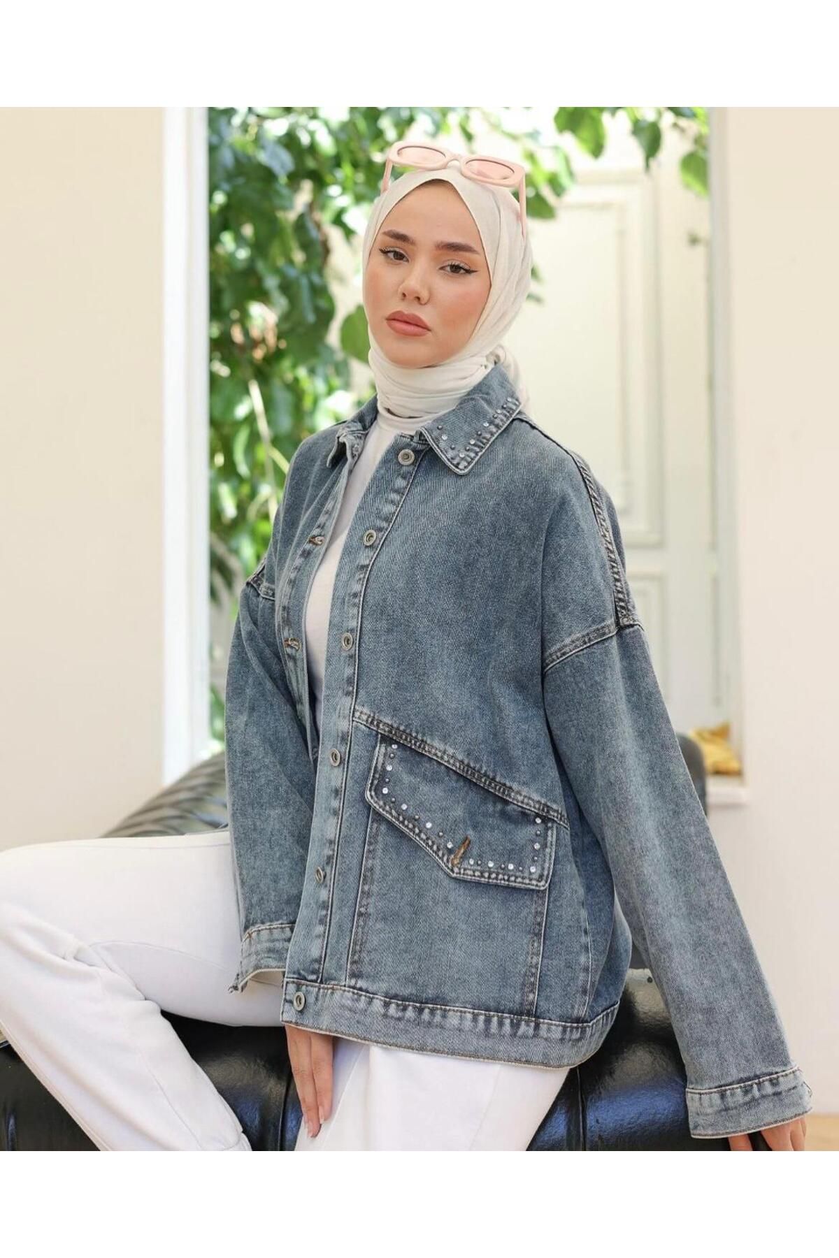 Kadın Taş ve İnci İşlemeli Denim Kot Ceket Mavi Kadın Taş ve İnci İşlemeli Denim Kot Ceket Mavi