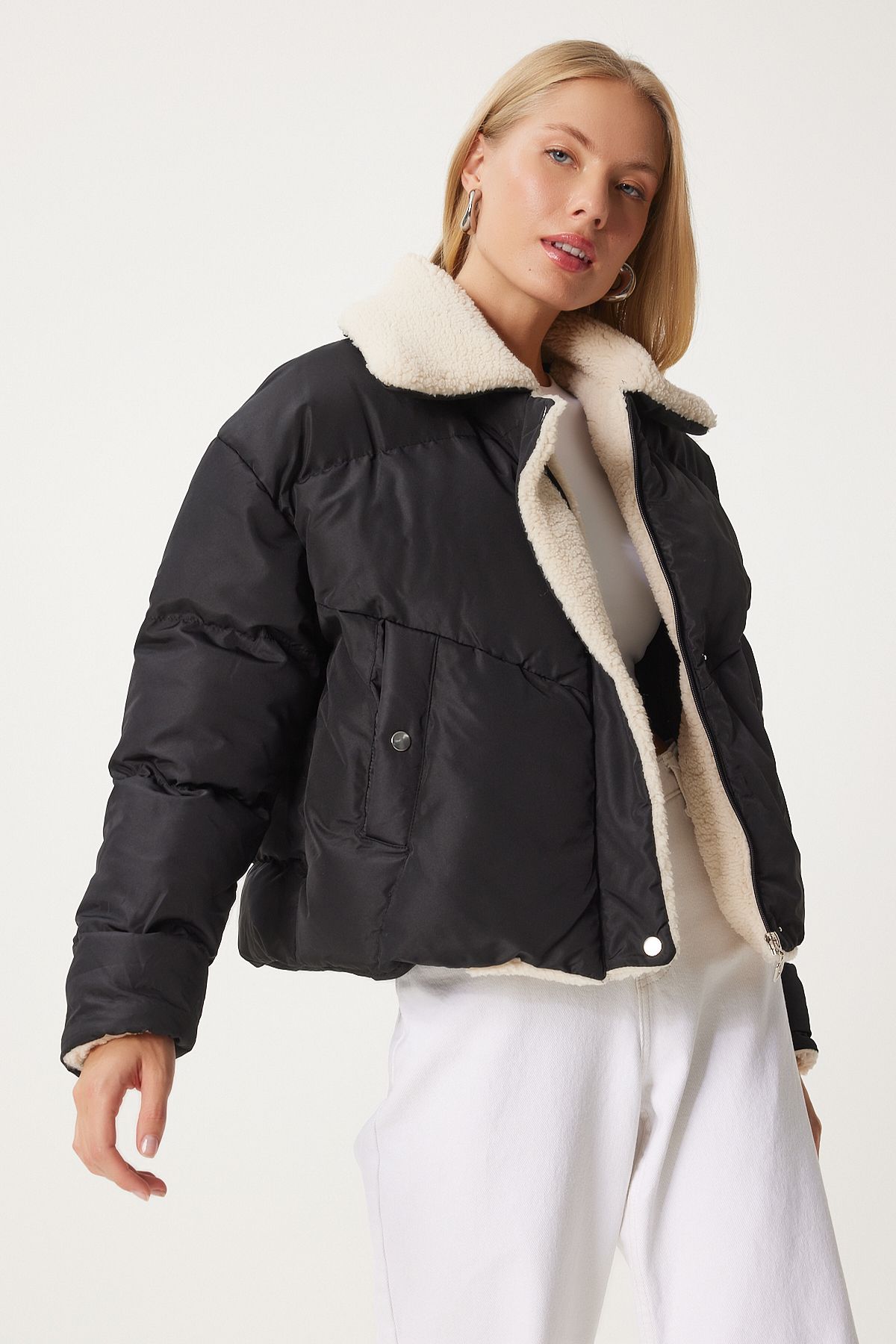 Kadın Siyah Peluş Detaylı Şişme Mont NT00431