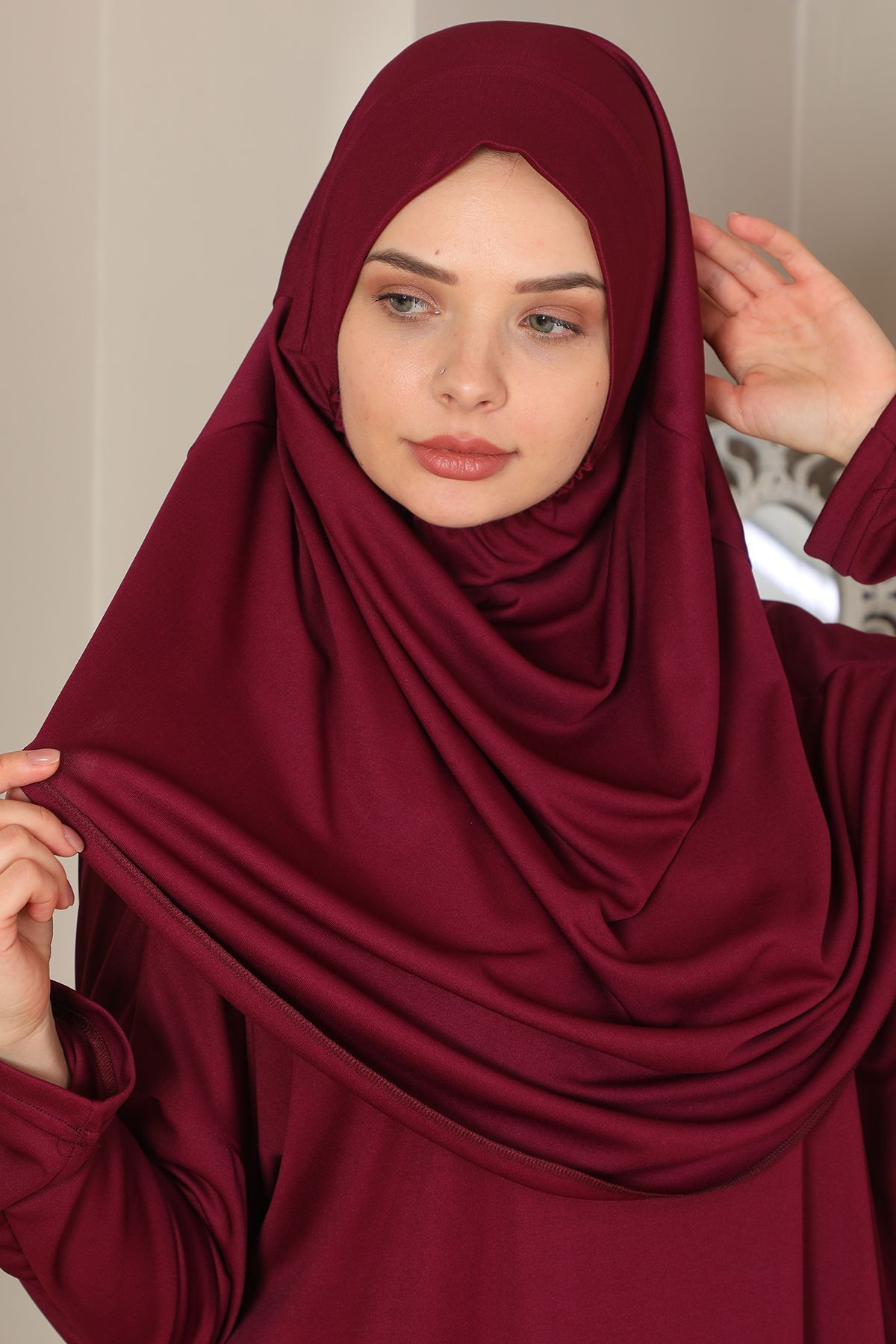 Kolay Giyilebilen Tek Parça Namaz Elbisesi Bordo Kolay Giyilebilen Tek Parça Namaz Elbisesi Bordo