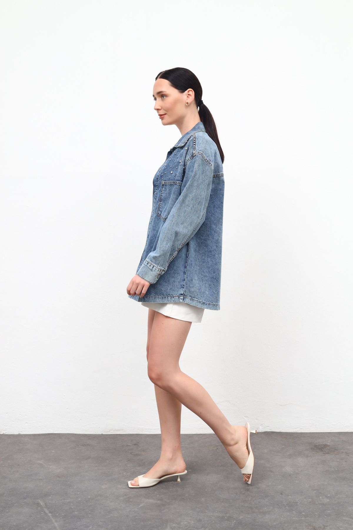 Kadın Taş Detaylı Denim Ceket Mavi Kadın Taş Detaylı Denim Ceket Mavi