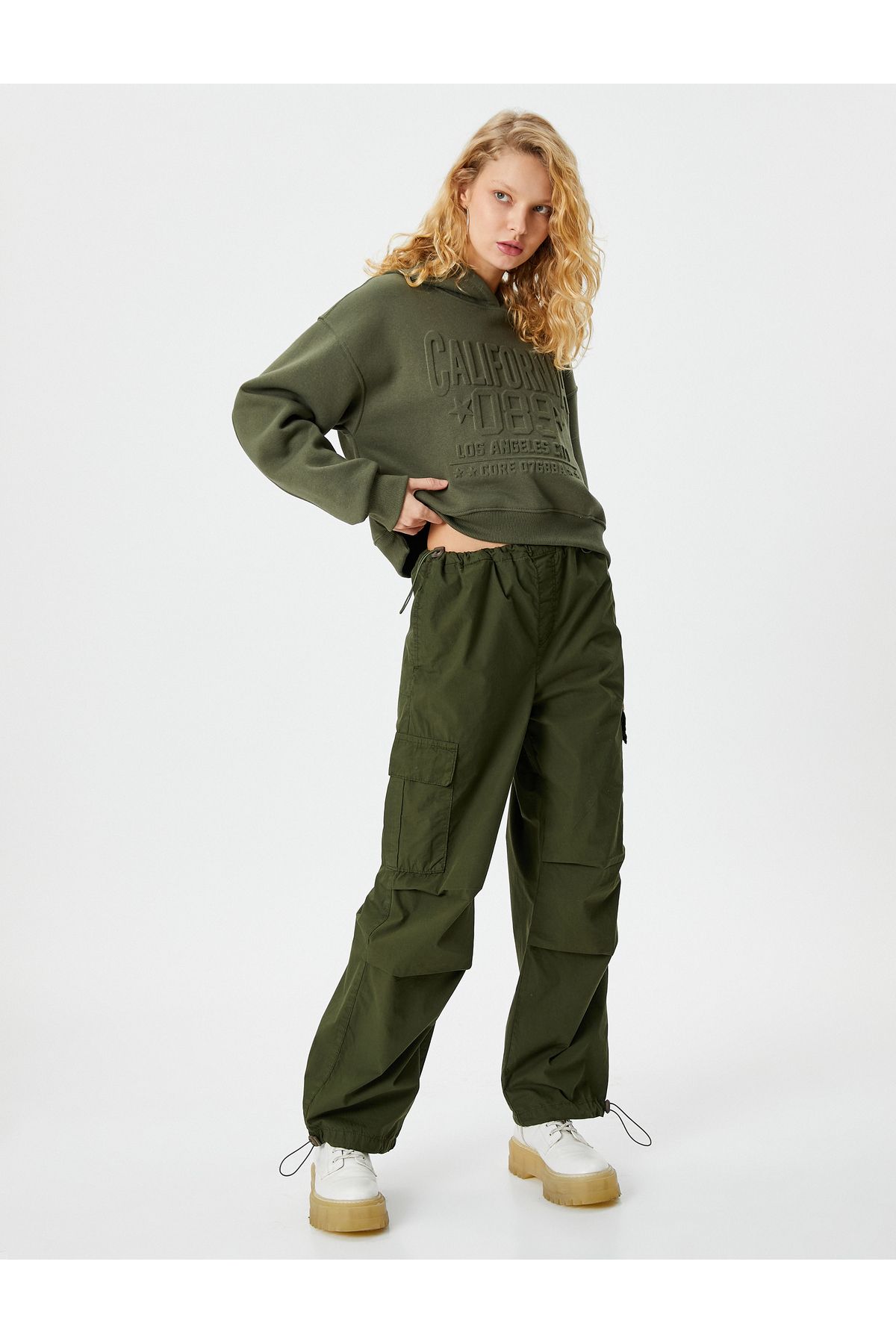 Paraşüt Pantolon Oversize Kargo Cepli Beli ve Paçaları Lastikli Pamuklu Paraşüt Pantolon Oversize Kargo Cepli Beli ve Paçaları Lastikli Pamuklu