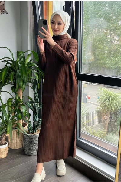 Oversize Bol Kesim Yarım Balıkçı Yaka Fitilli Triko Tesettür Elbise 38-44 Beden Arası Oversize Bol Kesim Yarım Balıkçı Yaka Fitilli Triko Tesettür Elbise 38-44 Beden Arası
