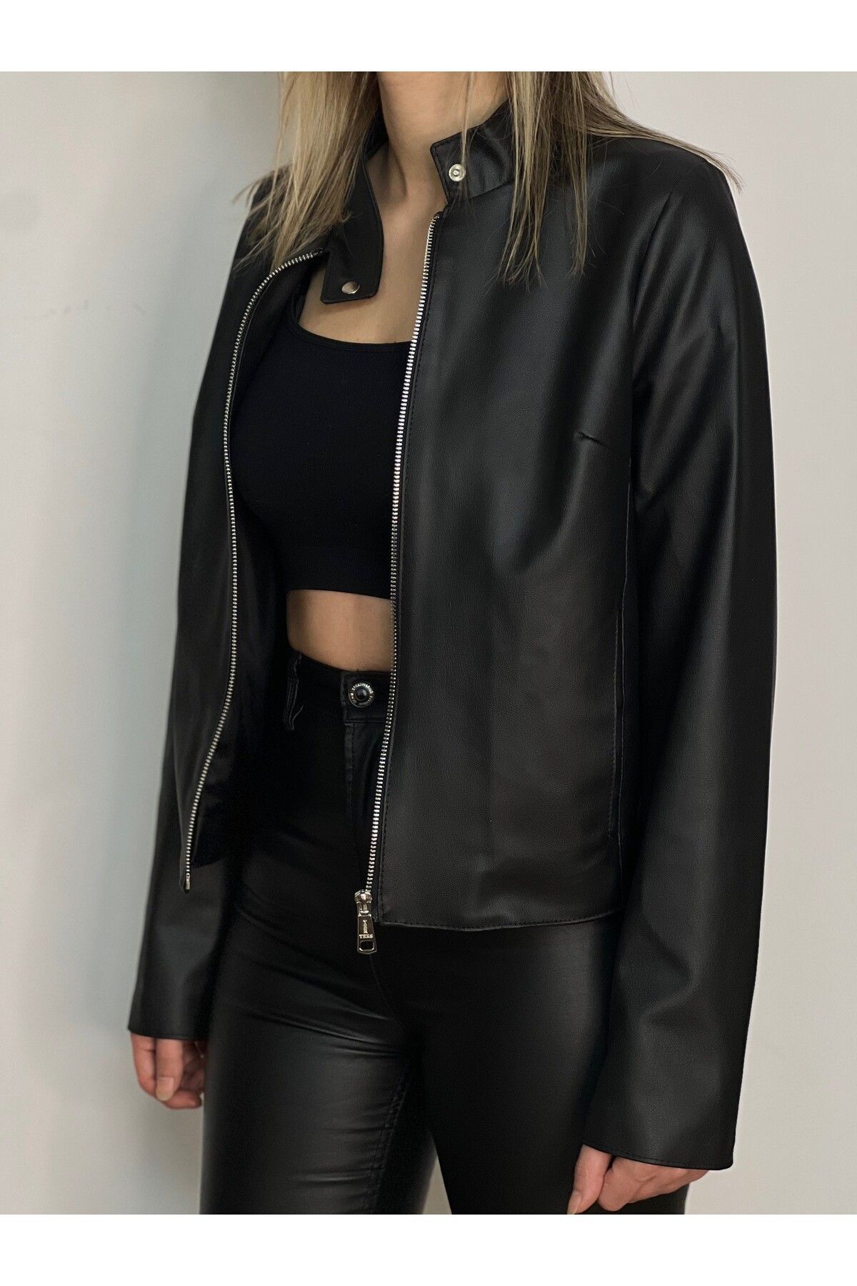 Yeni Sezon Siyah Düz Deri Ceket Yeni Sezon Siyah Düz Deri Ceket