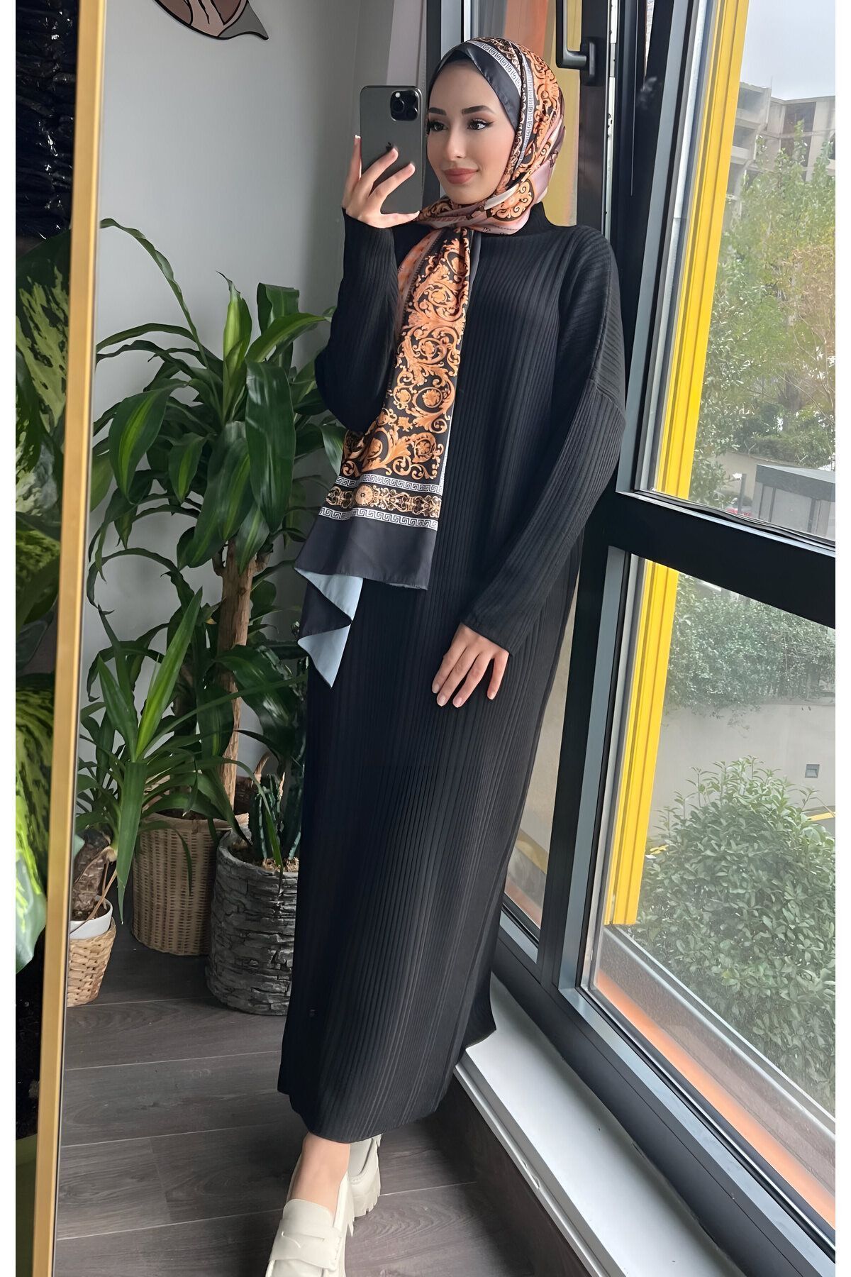 Oversize Bol Kesim Yarım Balıkçı Yaka Fitilli Triko Tesettür Elbise 38-44 Beden Arası Oversize Bol Kesim Yarım Balıkçı Yaka Fitilli Triko Tesettür Elbise 38-44 Beden Arası