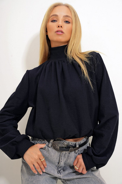 Kadın Siyah Yarım Balıkçı Önü Büzgülü Manşet Kollu Bluz ALC-X12491