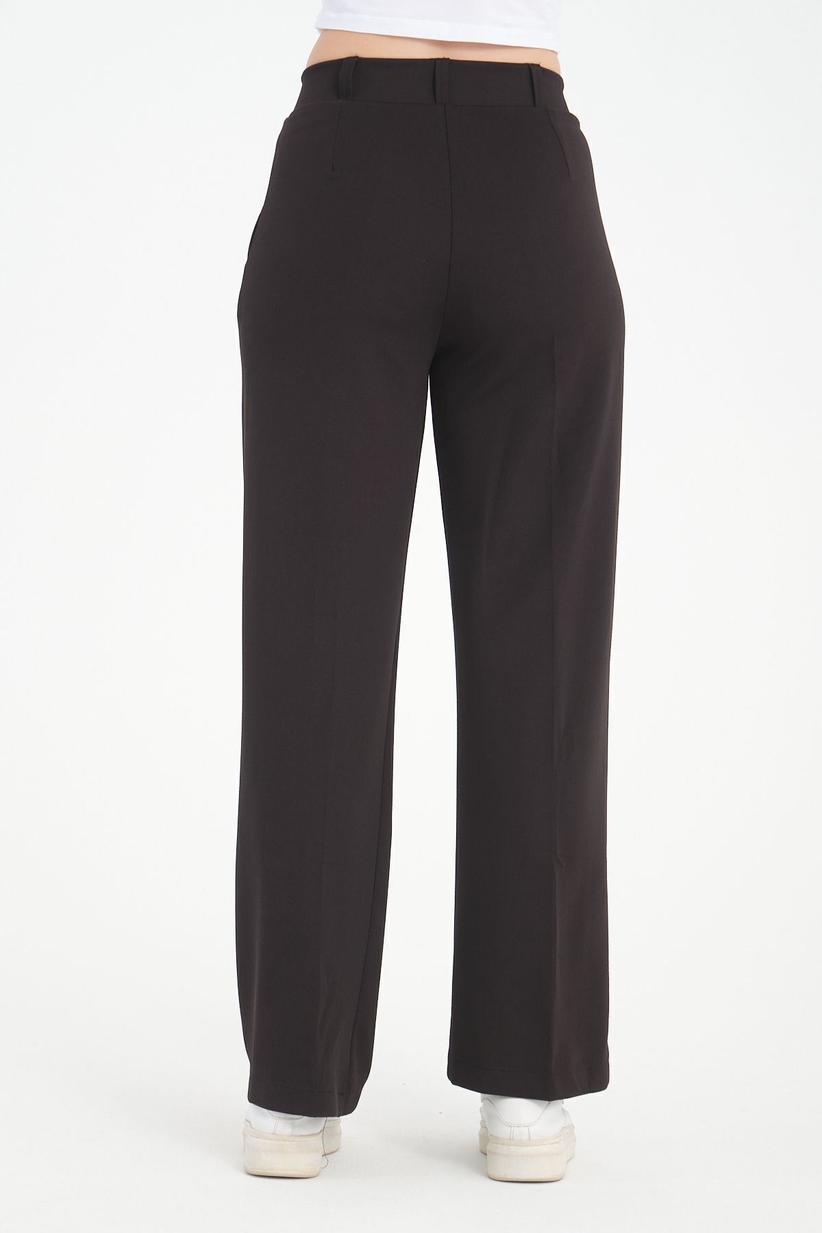 Kadın Siyah Çift Cepli Liğralı Kemer Lastik Detaylı Fermuarlı Yüksek Bel Krep Stil Pantolon. Kadın Siyah Çift Cepli Liğralı Kemer Lastik Detaylı Fermuarlı Yüksek Bel Krep Stil Pantolon.
