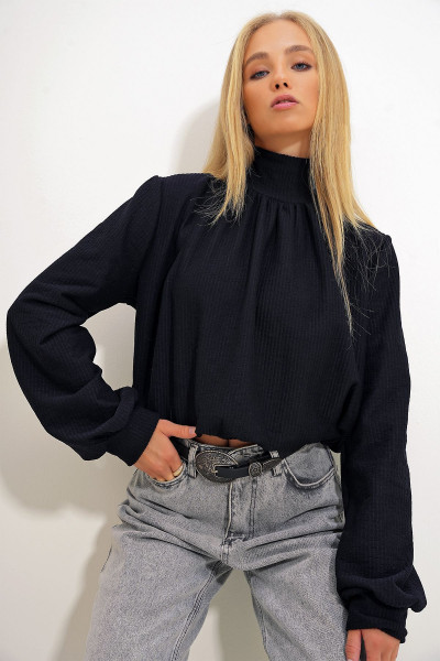 Kadın Siyah Yarım Balıkçı Önü Büzgülü Manşet Kollu Bluz ALC-X12491