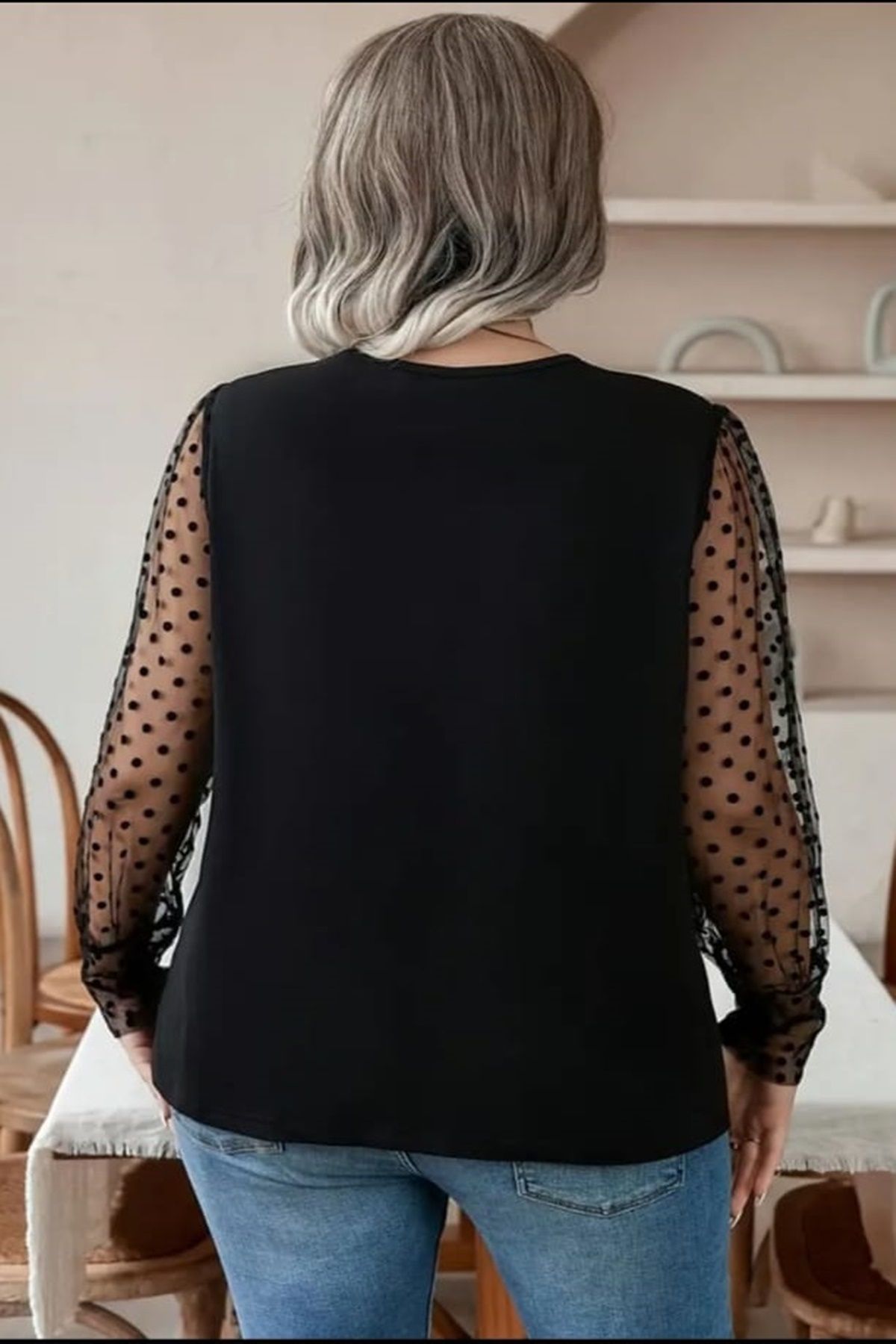Kolları Tül Detaylı Bluz Kolları Tül Detaylı Bluz