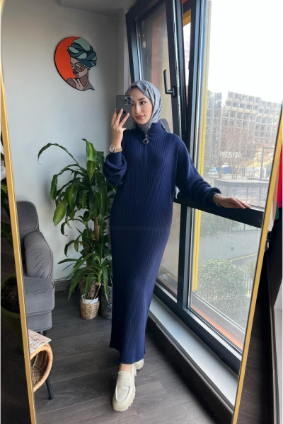 Oversize Bol Kesim Fermuar Yaka Fitilli Triko Tesettür Elbise 38-44 Beden Arası Oversize Bol Kesim Fermuar Yaka Fitilli Triko Tesettür Elbise 38-44 Beden Arası
