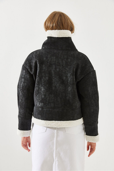 Kadın Yakası Tokalı Lamine Kısa Mont 2300 60251775 Kadın Yakası Tokalı Lamine Kısa Mont 2300 60251775