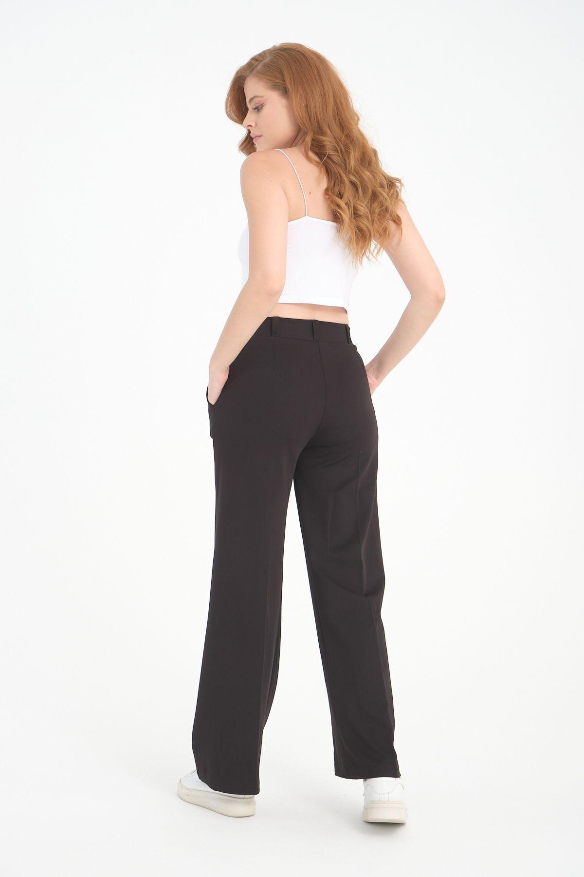 Kadın Siyah Çift Cepli Liğralı Kemer Lastik Detaylı Fermuarlı Yüksek Bel Krep Stil Pantolon. Kadın Siyah Çift Cepli Liğralı Kemer Lastik Detaylı Fermuarlı Yüksek Bel Krep Stil Pantolon.