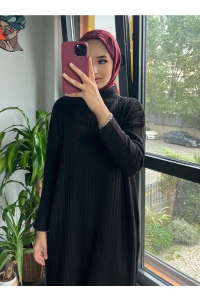 Oversize Bol Kesim Yarım Balıkçı Yaka Fitilli Triko Tesettür Elbise 38-44 Beden Arası Oversize Bol Kesim Yarım Balıkçı Yaka Fitilli Triko Tesettür Elbise 38-44 Beden Arası