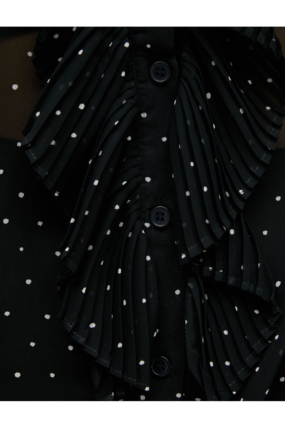 Şifon Gömlek Fırfırlı Bebe Yaka Düğmeli Puantiyeli Balon Kollu Şifon Gömlek Fırfırlı Bebe Yaka Düğmeli Puantiyeli Balon Kollu