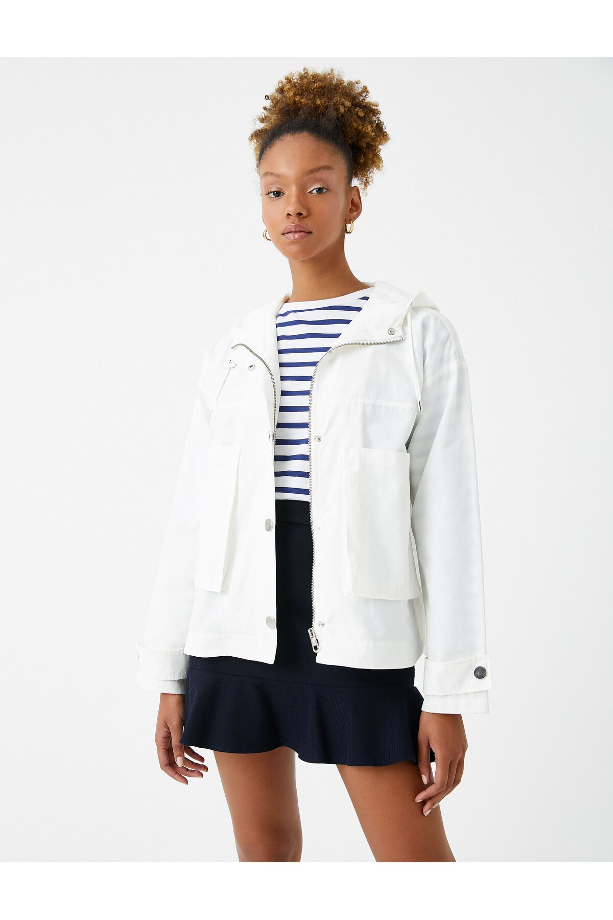 Kapüşonlu Yağmurluk Cep Detaylı Çıtçıt Kapama Kapüşonlu Yağmurluk Cep Detaylı Çıtçıt Kapama