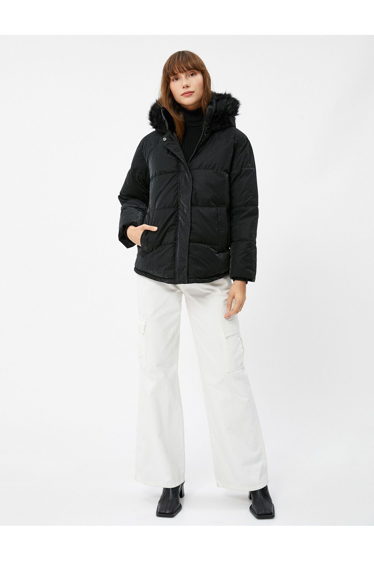 Şişme Mont Kapüşonlu Suni Kürk Detaylı Fermuarlı Cepli Şişme Mont Kapüşonlu Suni Kürk Detaylı Fermuarlı Cepli