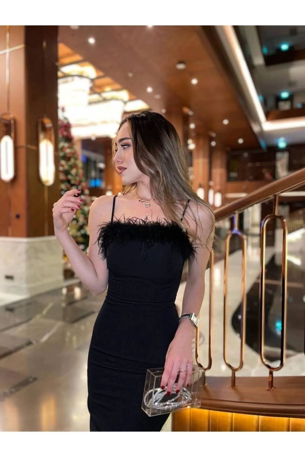 Siyah Peluş Tüy Detaylı Siyah Elbise Scuba Kumaş Gece Elbise