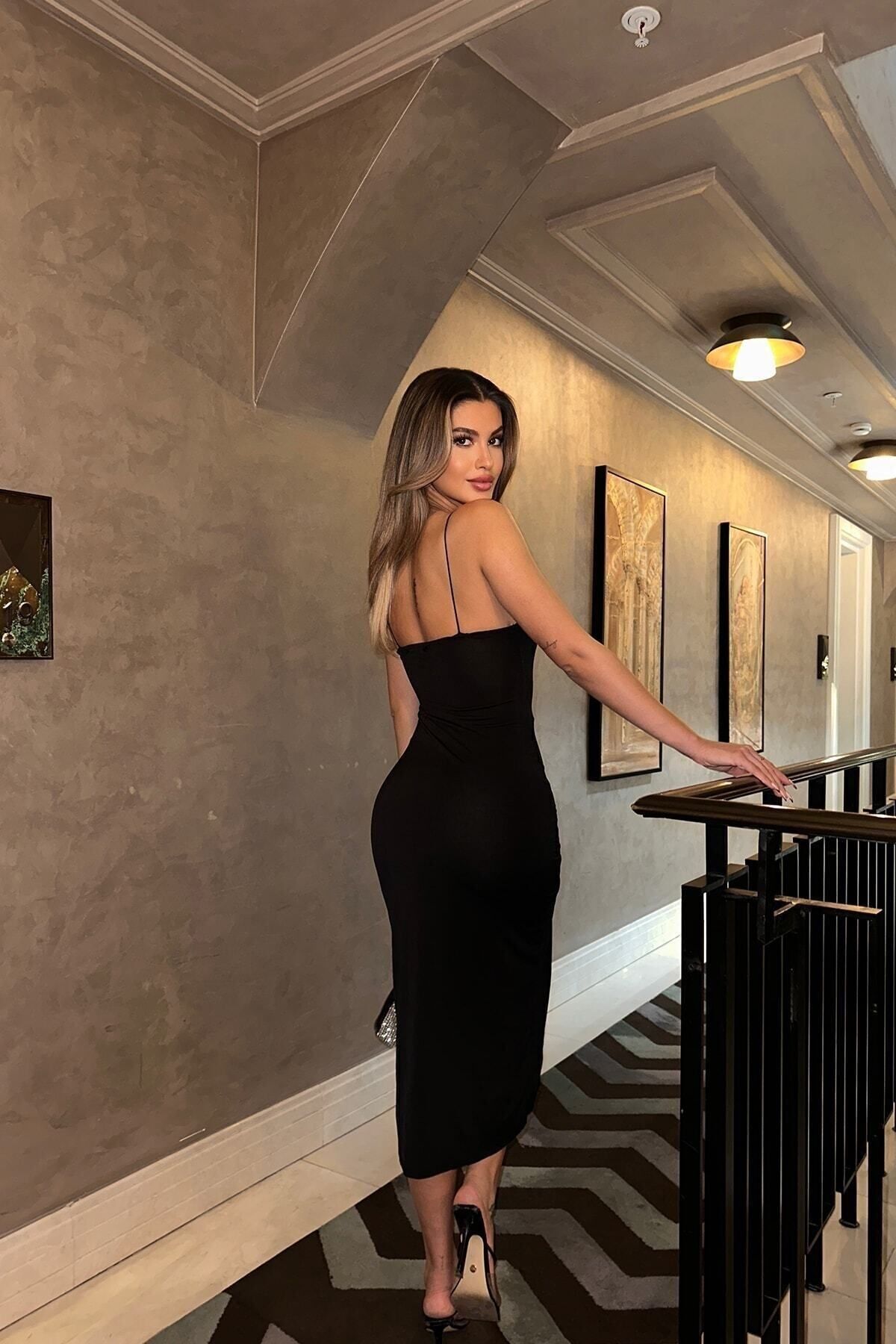 Siyah İp Askılı Yırtmaç Detay Elbise Abiye Gece Elbisesi Siyah İp Askılı Yırtmaç Detay Elbise Abiye Gece Elbisesi