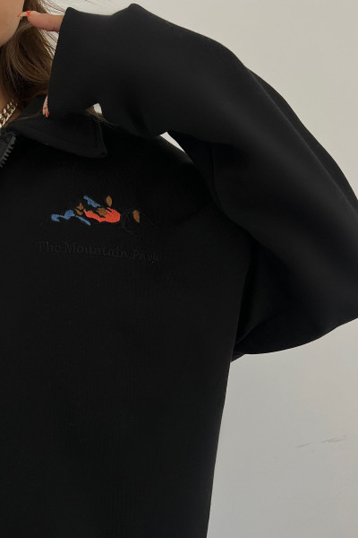 Unisex Siyah Polo Yaka Oversize 3 İplik Şardonlu Nakışlı Sweatshirt Unisex Siyah Polo Yaka Oversize 3 İplik Şardonlu Nakışlı Sweatshirt