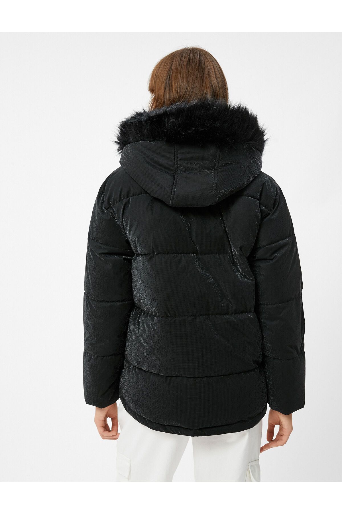 Şişme Mont Kapüşonlu Suni Kürk Detaylı Fermuarlı Cepli Şişme Mont Kapüşonlu Suni Kürk Detaylı Fermuarlı Cepli