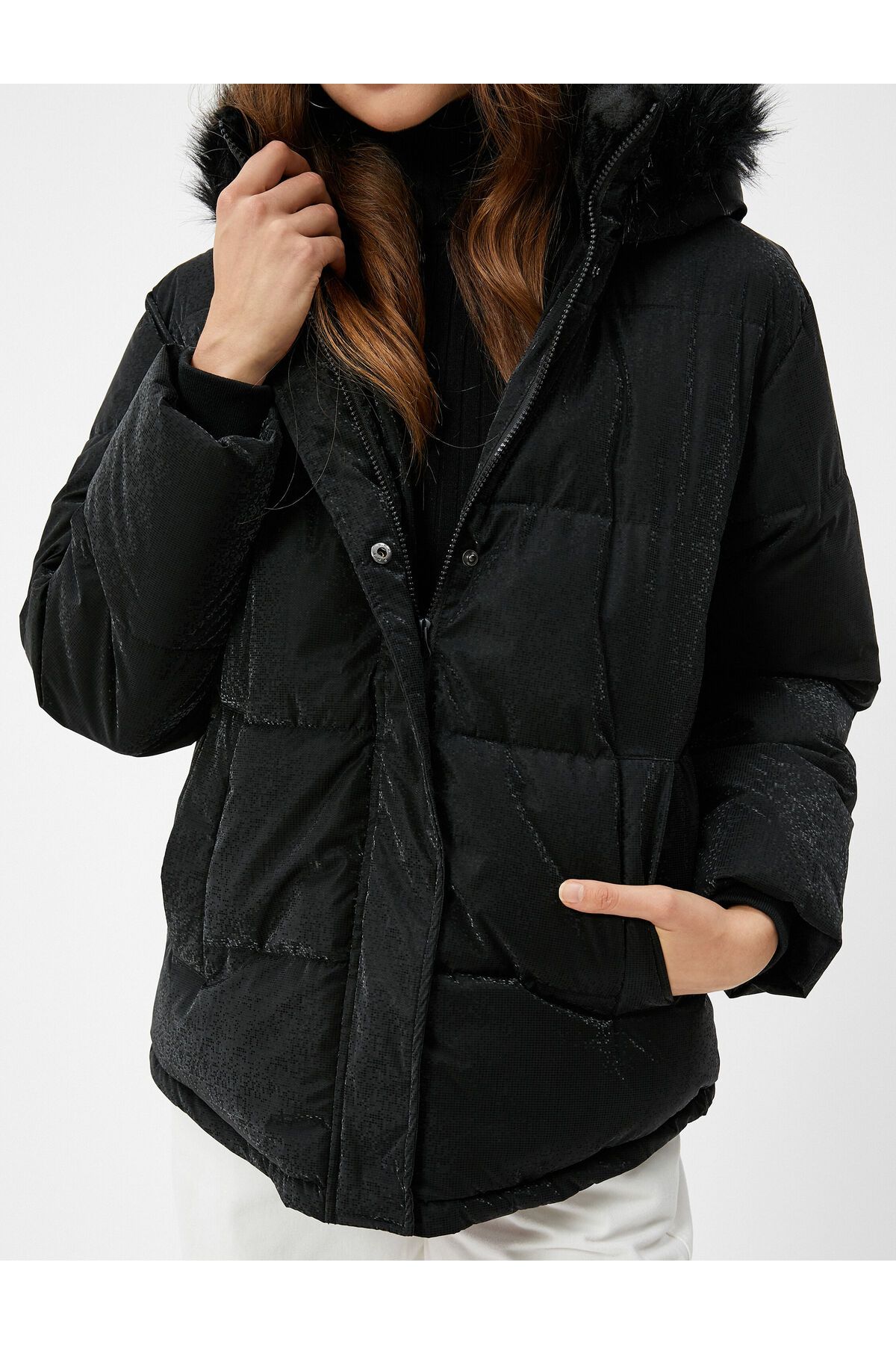Şişme Mont Kapüşonlu Suni Kürk Detaylı Fermuarlı Cepli Şişme Mont Kapüşonlu Suni Kürk Detaylı Fermuarlı Cepli