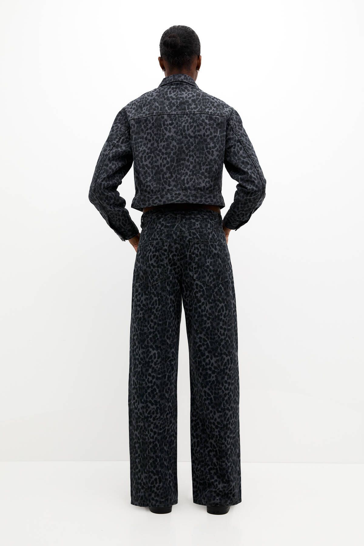 Leopar desenli kare kesim denim ceket Leopar desenli kare kesim denim ceket