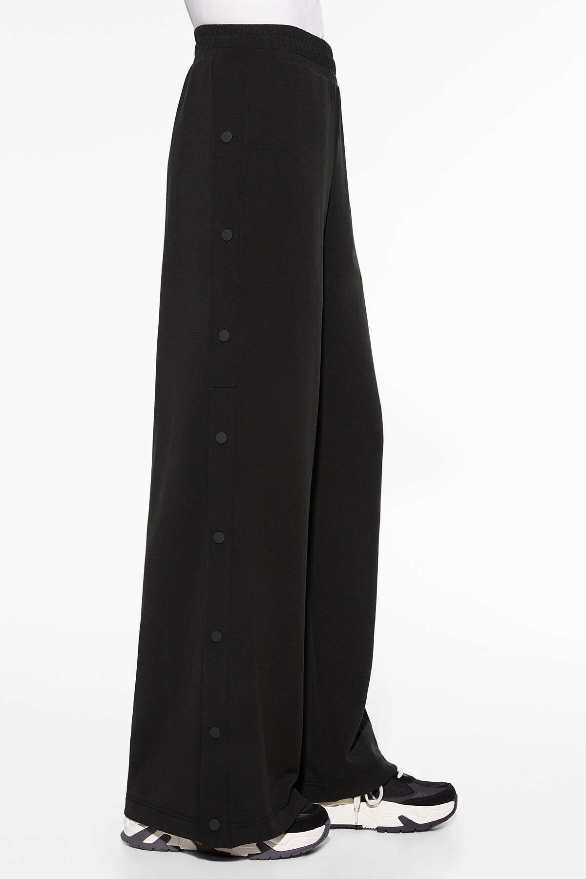 Yumuşak dokulu çıtçıtlı modal wide leg pantolon Yumuşak dokulu çıtçıtlı modal wide leg pantolon